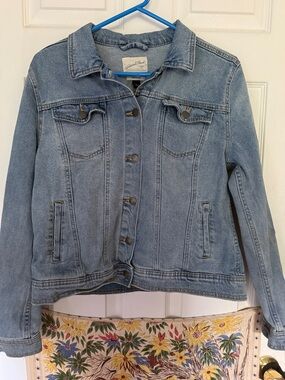 Universal Thread Light Wash Denim Jacket - Women's Classic Trucker